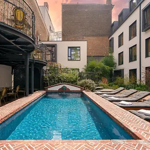 מלון Latroupe Jardin Secret, Saint-Gilles