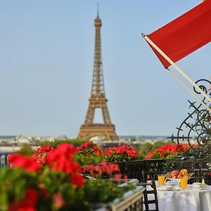 Plaza Athenee - Dorchester Collection Hotel Paris