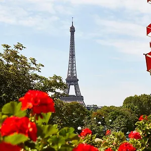 Plaza Athenee - Dorchester Collection Hotel Paris